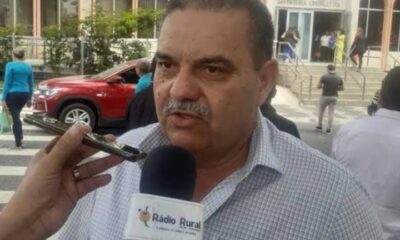 Prefeito Totó Ribeiro comemora o progresso durante seu segundo mandato em Curral de Cima