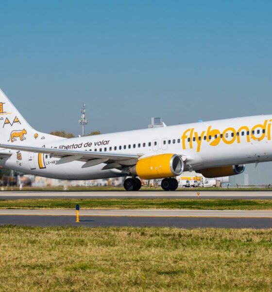 A Chegada do Novo Boeing 737 da Flybondi na Argentina Após 55 Horas de Operação