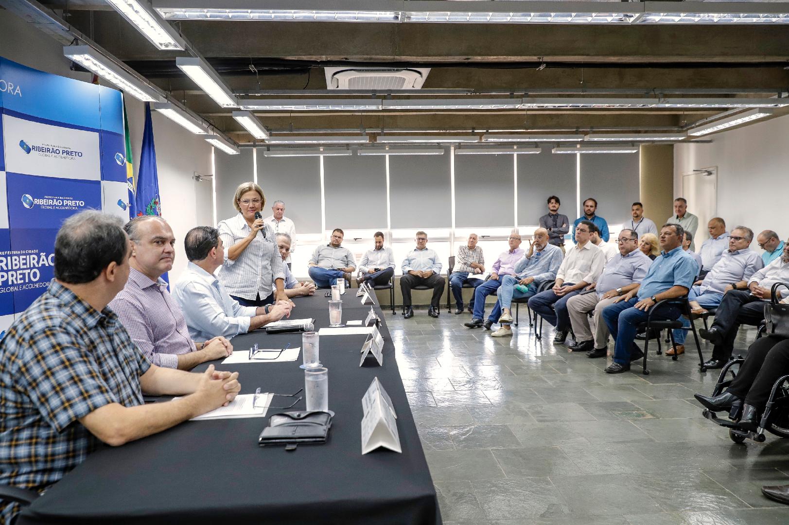 assinatura capacita varejo ribeirao foto fernando gonzaga 6 Capacita Varejo Ribeirão" - Uma iniciativa para capacitar o comércio varejista"