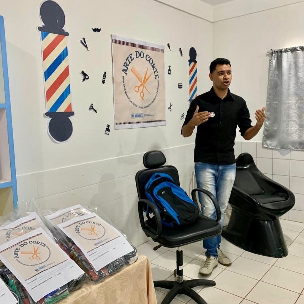 curso de corte de cabelo e barbearia aproxima jovens do mercado de trabalho 7870443a 0ba0 4ce3 ab21 4dcc9d85590b Projeto Arte do Corte - Aproximando Jovens ao Mercado de Trabalho