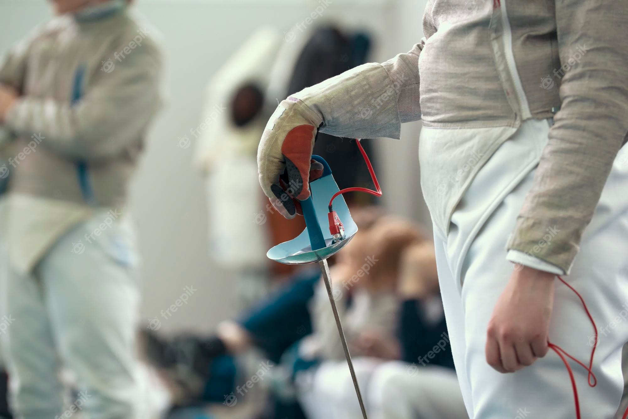 young fencer holding rapier his hand fencing tournament close up 274719 142 A Jornada Encantadora da Lojas Renner