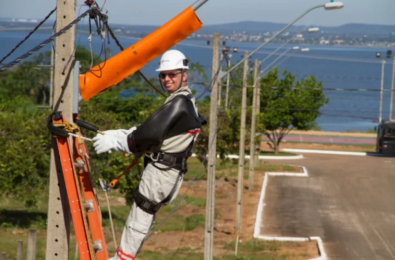 Oportunidades de Emprego para Eletricistas e Auxiliar Comercial em Cinco Municípios - Entenda e Aproveite