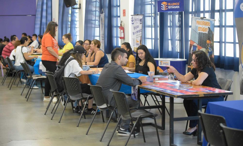 Guarulhos Impulsiona Empregos - Evento Profissional Conecta Milhares a Novas Oportunidades