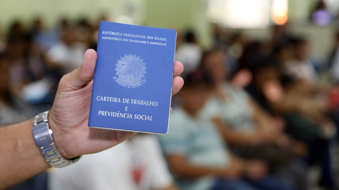 Oportunidades de Trabalho para Jovens - O Projeto de Lei do Primeiro Emprego Aguarda Decisão Crucial