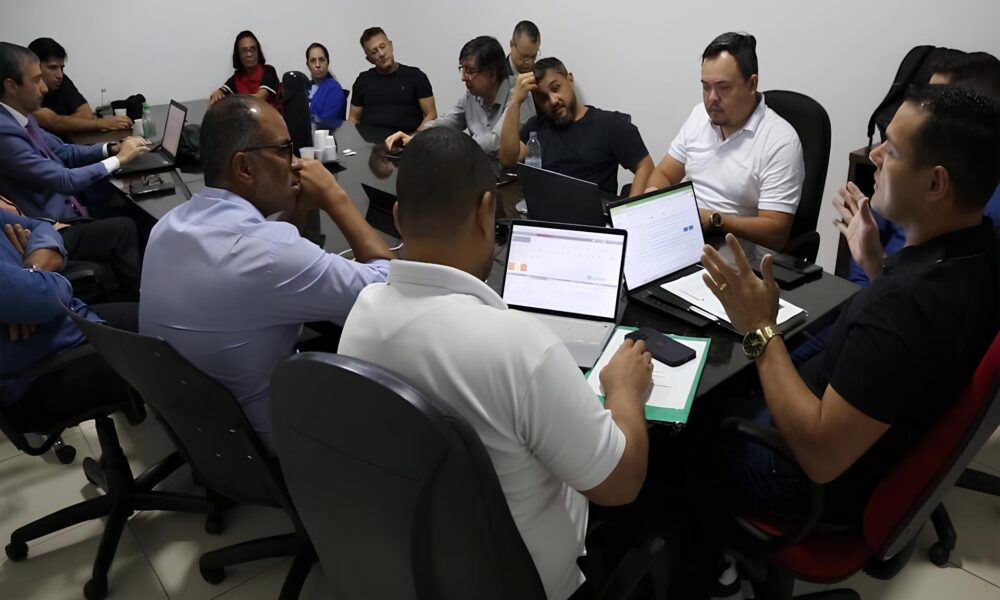 A Batalha Silenciosa nas Salas de Aula Professores de Rond nia Enfrentam Patr es em Luta por Justi a Salarial A Batalha Silenciosa nas Salas de Aula: Professores de Rondônia Enfrentam Patrões em Luta por Justiça Salarial