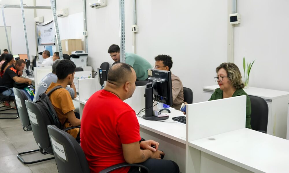 Amazonas em Movimento As 126 Portas Que Podem Mudar o Futuro de Centenas de Fam lias Amazonas em Movimento: As 126 Portas Que Podem Mudar o Futuro de Centenas de Famílias
