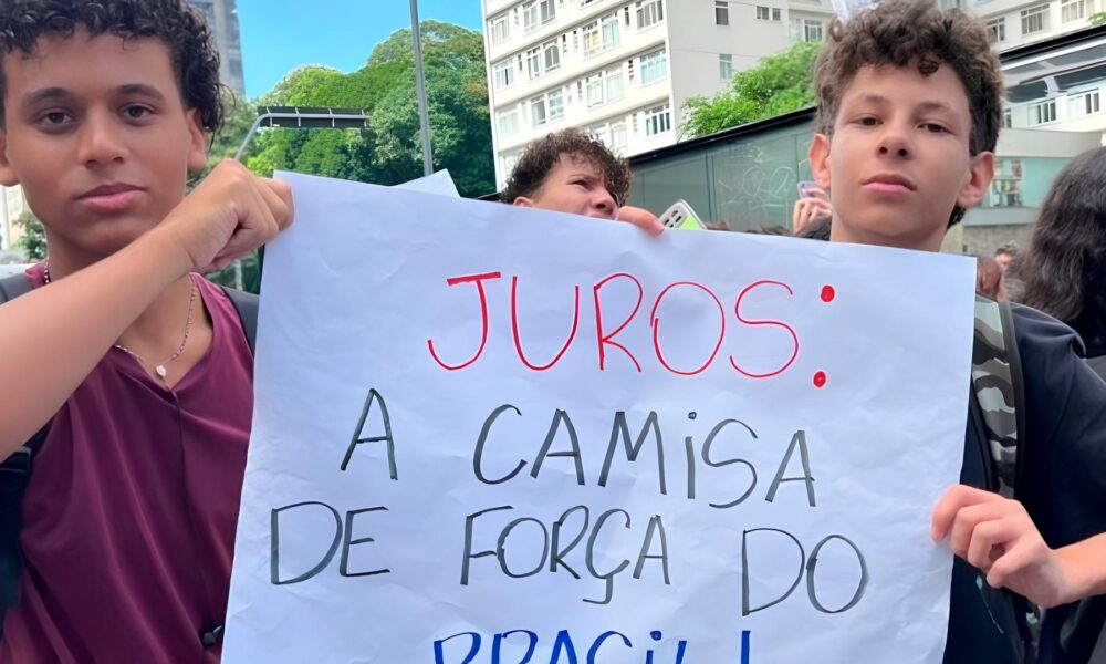 Menos Juros Mais Empregos A Batalha Silenciosa Contra a Economia de Privil gios no Brasil Menos Juros, Mais Empregos: A Batalha Silenciosa Contra a Economia de Privilégios no Brasil