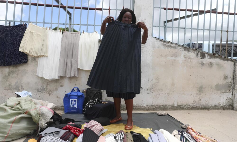 O Neg cio do Vestu rio em Segunda M o em Mo ambique Um Motor Econ mico Silencioso que Transforma Vidas e Mercados O Negócio do Vestuário em Segunda Mão em Moçambique: Um Motor Econômico Silencioso que Transforma Vidas e Mercados
