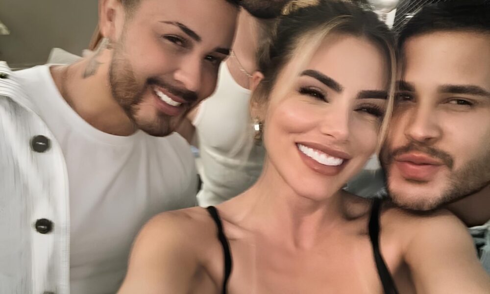 Quando Amizade Vira Oportunidade Como Carlinhos Maia Abriu Portas Para Erika Schneider no Mundo da TV Quando Amizade Vira Oportunidade: Como Carlinhos Maia Abriu Portas Para Erika Schneider no Mundo da TV