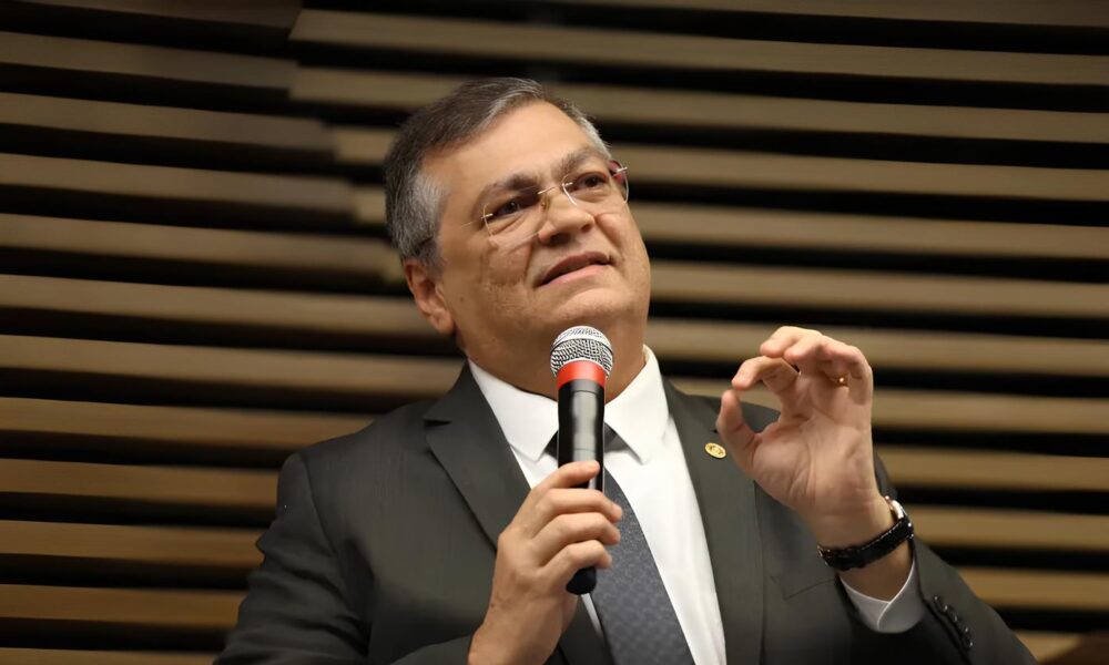 Quando a Pol tica Encontra o Gatilho O Caso Carla Zambelli e o Voto de Fl vio Dino Quando a Política Encontra o Gatilho: O Caso Carla Zambelli e o Voto de Flávio Dino
