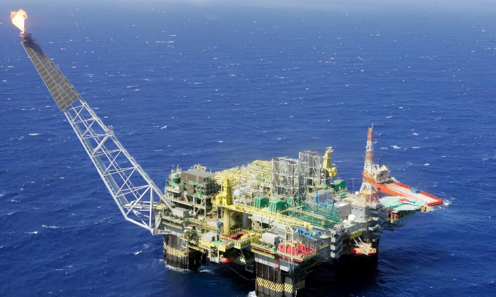 Bacia de Campos O Renascimento de um Gigante Econ mico no Norte Fluminense Bacia de Campos: O Renascimento de um Gigante Econômico no Norte Fluminense