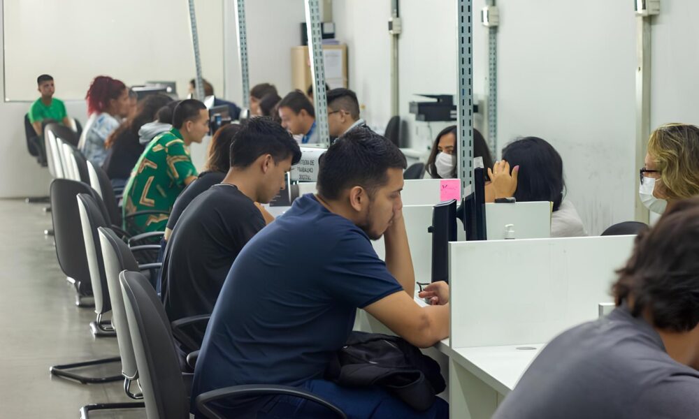 Manaus em Movimento 142 Vagas de Emprego Abrem Portas para o Futuro na Cidade dos Lagos Manaus em Movimento: 142 Vagas de Emprego Abrem Portas para o Futuro na Cidade dos Lagos