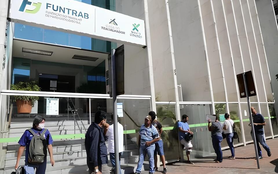 Muro Desaba e Revela Tesouro Escondido dos Anos 60 O Que a Rua Ant nio Maria Coelho Guardava em Segredo Muro Desaba e Revela Tesouro Escondido dos Anos 60: O Que a Rua Antônio Maria Coelho Guardava em Segredo?