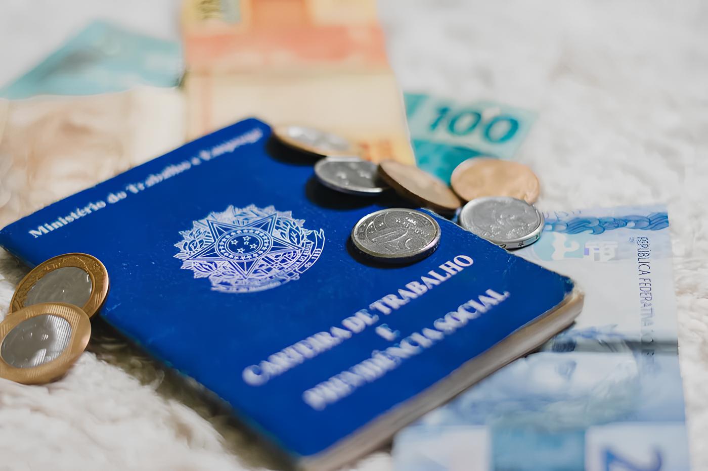 O Dia em Que o Brasil Parou: Entre Vitórias no Futebol, Desafios Econômicos e Novos Rumos na Política 1 O Dia em Que o Brasil Parou Entre Vit rias no Futebol Desafios Econ micos e Novos Rumos na Pol tica O Dia em Que o Brasil Parou: Entre Vitórias no Futebol, Desafios Econômicos e Novos Rumos na Política