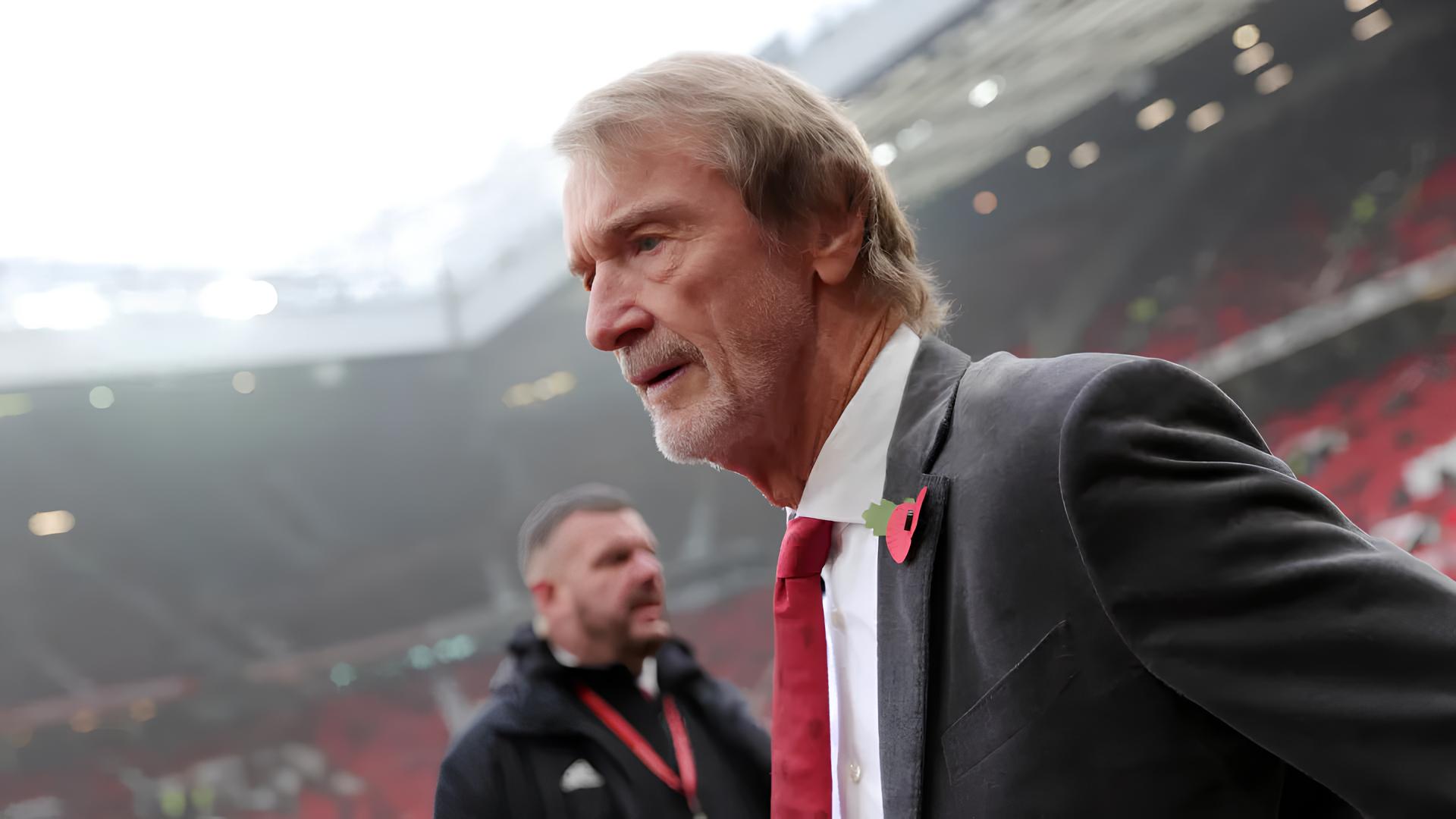 O Dia em Que o Manchester United Decidiu Cortar Mais do Que Gols: 200 Demissões na Era Ratcliffe 1 O Dia em Que o Manchester United Decidiu Cortar Mais do Que Gols 200 Demiss es na Era Ratcliffe O Dia em Que o Manchester United Decidiu Cortar Mais do Que Gols: 200 Demissões na Era Ratcliffe