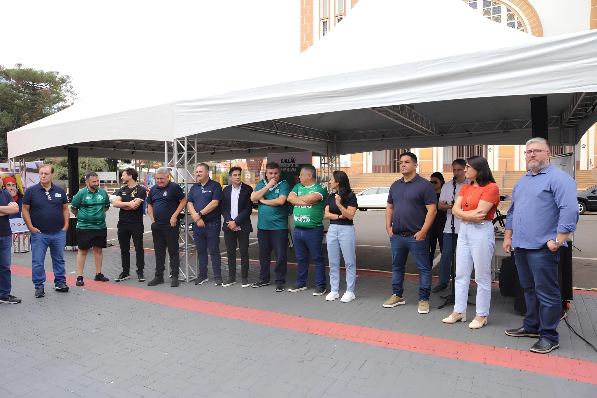 O Dia em que Chapecó Virou o Ponto de Partida para Milhares de Sonhos: O Feirão do Empreende & Emprega em Foco 1 O Dia em que Chapec Virou o Ponto de Partida para Milhares de Sonhos O Feir o do Empreende Emprega em Foco O Dia em que Chapecó Virou o Ponto de Partida para Milhares de Sonhos: O Feirão do Empreende & Emprega em Foco