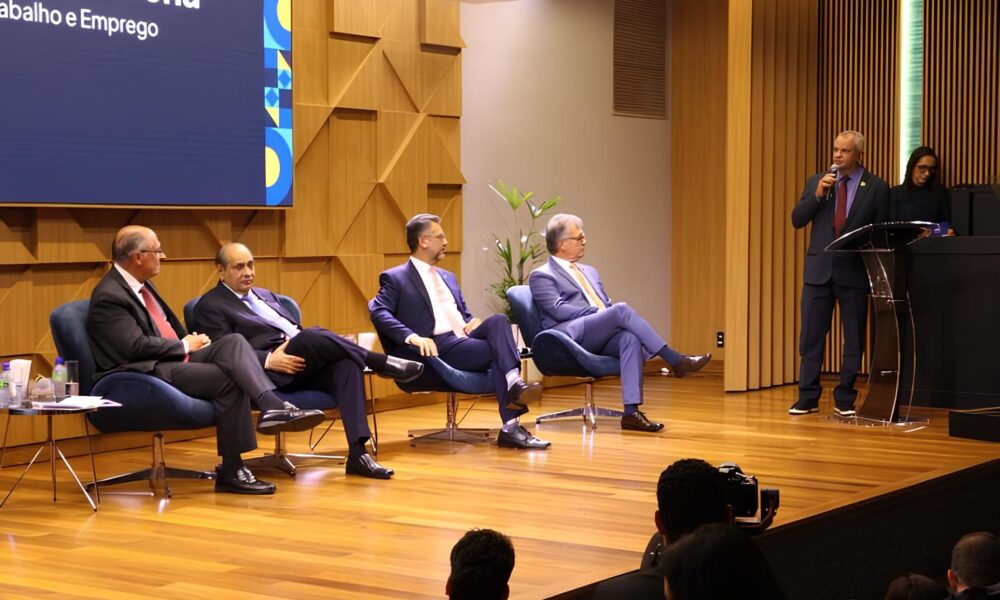 O Futuro do Emprego no Brasil Como o Com rcio Turismo e Servi os Est o Redefinindo a Economia Nacional O Futuro do Emprego no Brasil: Como o Comércio, Turismo e Serviços Estão Redefinindo a Economia Nacional