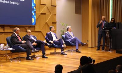 O Futuro do Emprego no Brasil Como o Com rcio Turismo e Servi os Est o Redefinindo a Economia Nacional O Futuro do Emprego no Brasil: Como o Comércio, Turismo e Serviços Estão Redefinindo a Economia Nacional