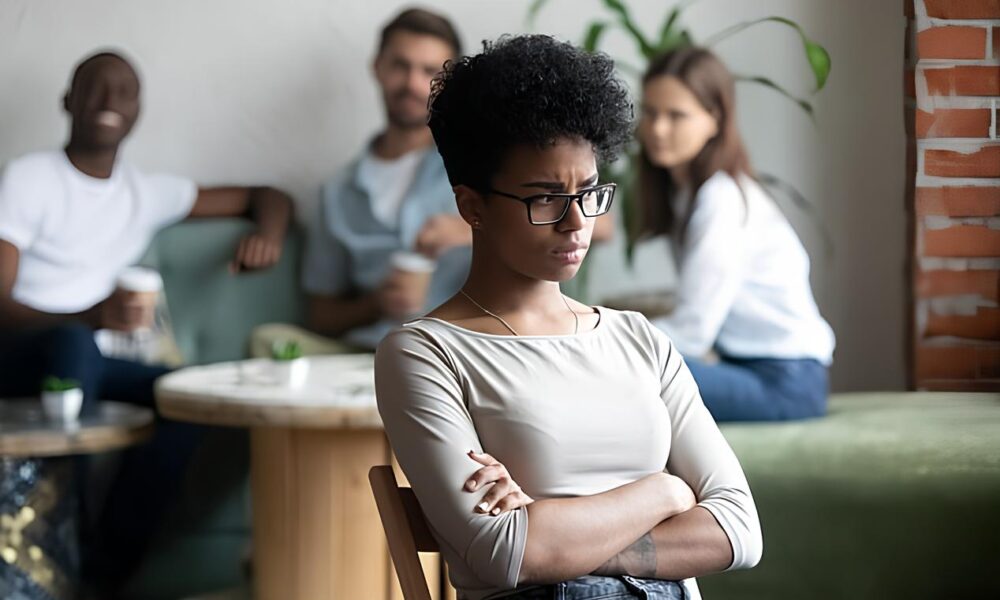 O Pre o da Discrimina o Como um Coment rio Racial Custou 35 000 e Exposto o Racismo no Local de Trabalho O Preço da Discriminação: Como um Comentário Racial Custou £35.000 e Exposto o Racismo no Local de Trabalho