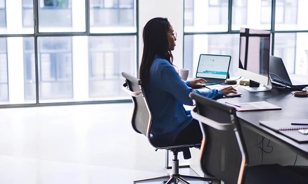 O Tremor no Governo Como a Queda de um Ministro Abre Portas para Novas Oportunidades no Mercado de Trabalho O Tremor no Governo: Como a Queda de um Ministro Abre Portas para Novas Oportunidades no Mercado de Trabalho