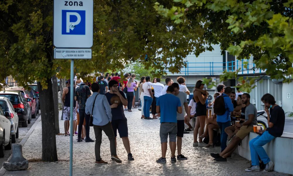 Por Que Os Jovens Est o Deixando Portugal Uma Hist ria de Sonhos Desafios e Esperan a Por Que Os Jovens Estão Deixando Portugal? Uma História de Sonhos, Desafios e Esperança