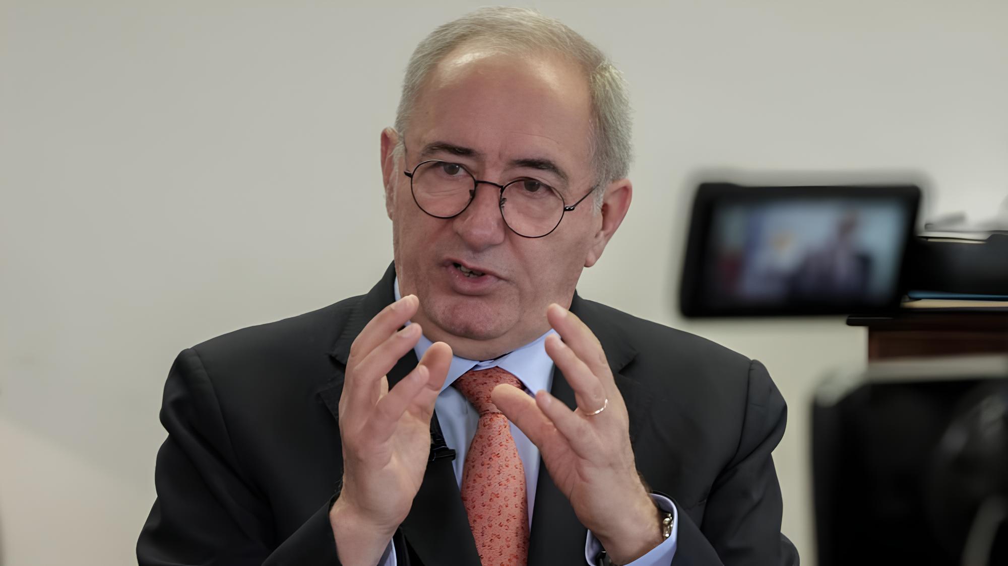 Portugal Fecha as Portas? A Polêmica Política de Imigração Baseada em Necessidades Econômicas 1 Portugal Fecha as Portas A Pol mica Pol tica de Imigra o Baseada em Necessidades Econ micas Portugal Fecha as Portas? A Polêmica Política de Imigração Baseada em Necessidades Econômicas