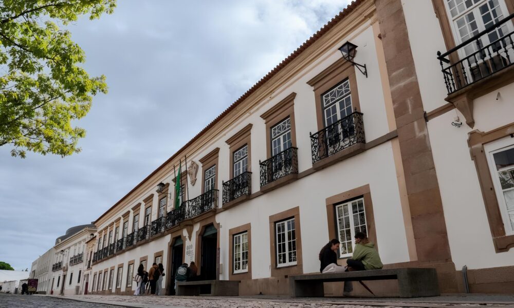Trinta Anos Moldando o Futuro do Turismo Como a Licenciatura em Turismo da ESECS se Tornou um Farol de Inova o e Excel ncia Trinta Anos Moldando o Futuro do Turismo: Como a Licenciatura em Turismo da ESECS se Tornou um Farol de Inovação e Excelência