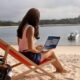 5 Profiss es que Permitem Viajar e Ganhar Dinheiro Como Trabalhar e Explorar o Mundo ao Mesmo Tempo 5 Profissões que Permitem Viajar e Ganhar Dinheiro: Como Trabalhar e Explorar o Mundo ao Mesmo Tempo
