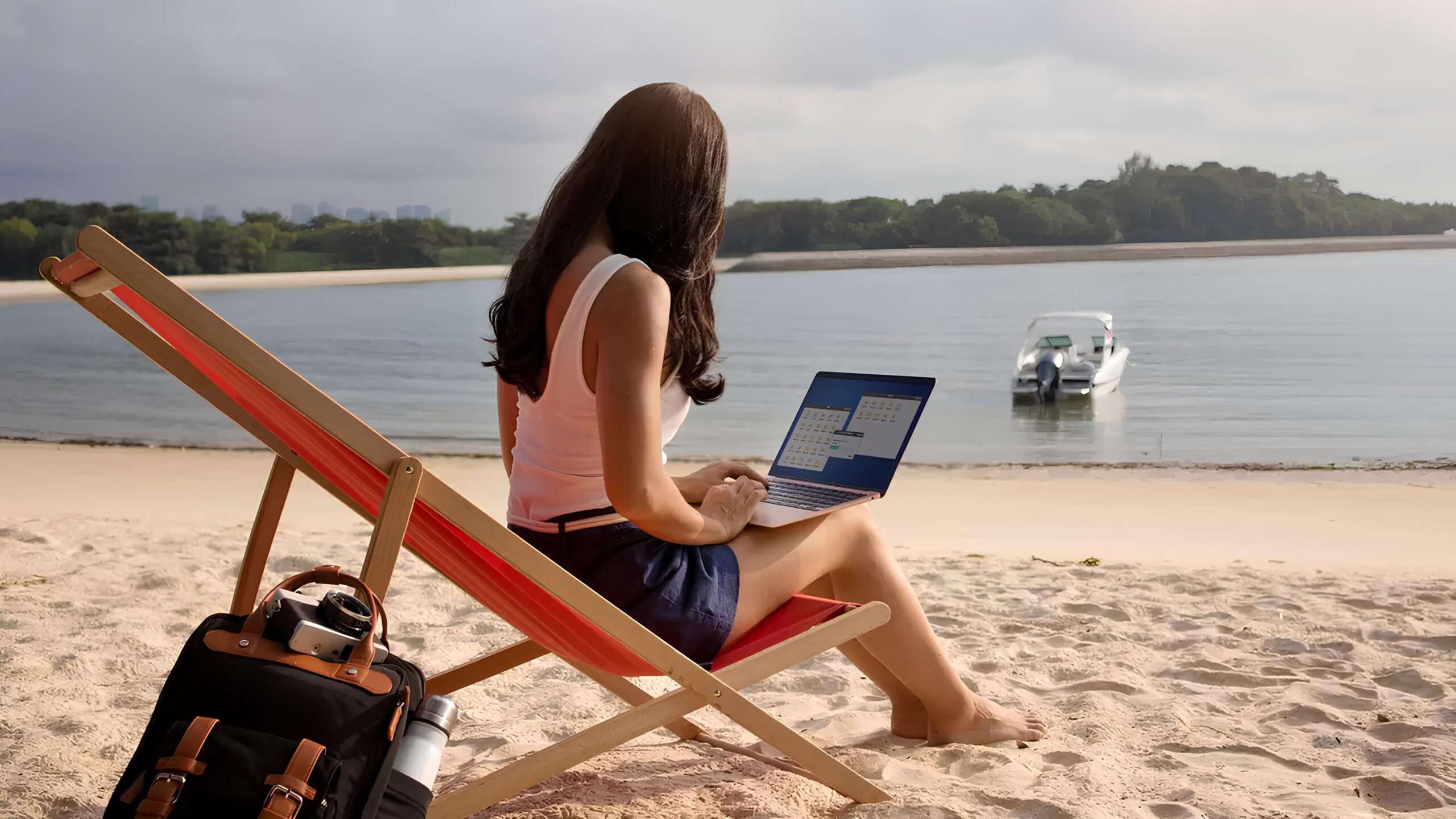 5 Profissões que Permitem Viajar e Ganhar Dinheiro: Como Trabalhar e Explorar o Mundo ao Mesmo Tempo 1 5 Profiss es que Permitem Viajar e Ganhar Dinheiro Como Trabalhar e Explorar o Mundo ao Mesmo Tempo scaled 5 Profissões que Permitem Viajar e Ganhar Dinheiro: Como Trabalhar e Explorar o Mundo ao Mesmo Tempo