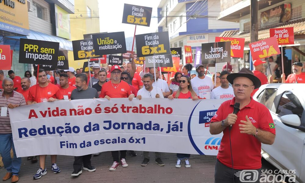 A Batalha por Horas e Direitos Metal rgicos de S o Paulo Marcham Contra a Sobrecarga no Trabalho em Itanha m A Batalha por Horas e Direitos: Metalúrgicos de São Paulo Marcham Contra a Sobrecarga no Trabalho em Itanhaém
