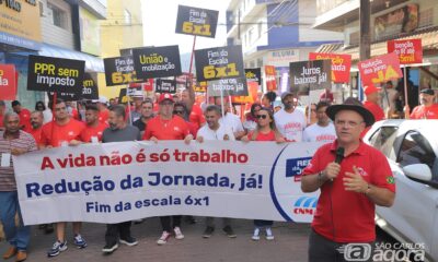 A Batalha por Horas e Direitos Metal rgicos de S o Paulo Marcham Contra a Sobrecarga no Trabalho em Itanha m A Batalha por Horas e Direitos: Metalúrgicos de São Paulo Marcham Contra a Sobrecarga no Trabalho em Itanhaém