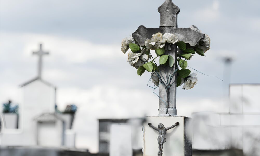 A Dan a da Vida e a Sombra do Adeus O Legado de Elza Serodio Schefer em Guarapuava A Dança da Vida e a Sombra do Adeus: O Legado de Elza Serodio Schefer em Guarapuava