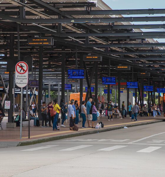 Como Curitiba Está Transformando Terminais de Ônibus em Portais de Oportunidades: 5.671 Vagas e uma Revolução Silenciosa no Mercado de Trabalho 2 Como Curitiba Est Transformando Terminais de nibus em Portais de Oportunidades 5 671 Vagas e uma Revolu o Silenciosa no Mercado de Trabalho Como Curitiba Está Transformando Terminais de Ônibus em Portais de Oportunidades: 5.671 Vagas e uma Revolução Silenciosa no Mercado de Trabalho