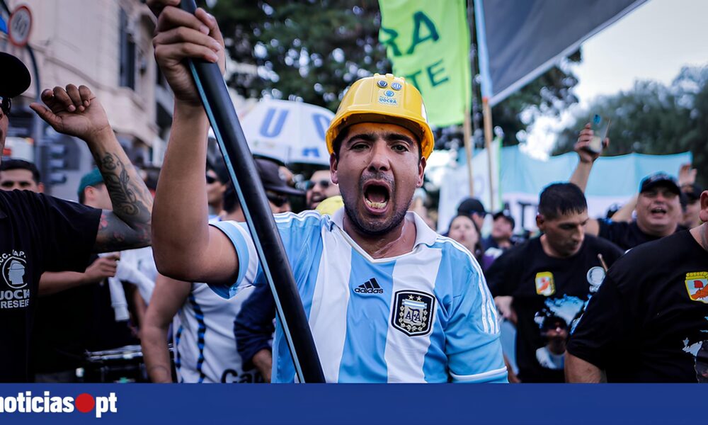 Como Proteger Seus Dados Pessoais em um Mundo Hiperconectado A Batalha Contra a Explora o Digital Como Proteger Seus Dados Pessoais em um Mundo Hiperconectado: A Batalha Contra a Exploração Digital