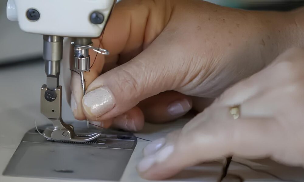Como o Balc o de Empregos da RECORD Est Transformando Vidas no Brasil O Caso das Costureiras e Mec nicos em Destaque Como o Balcão de Empregos da RECORD Está Transformando Vidas no Brasil: O Caso das Costureiras e Mecânicos em Destaque
