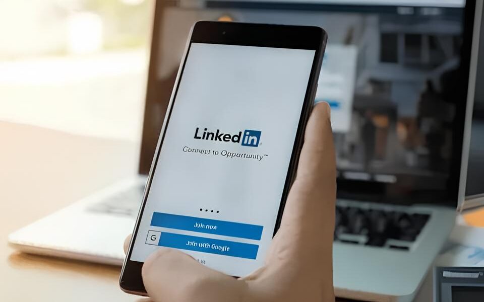 Como o LinkedIn Pode Transformar Sua Carreira O Guia Definitivo para Encontrar o Emprego dos Seus Sonhos Como o LinkedIn Pode Transformar Sua Carreira: O Guia Definitivo para Encontrar o Emprego dos Seus Sonhos