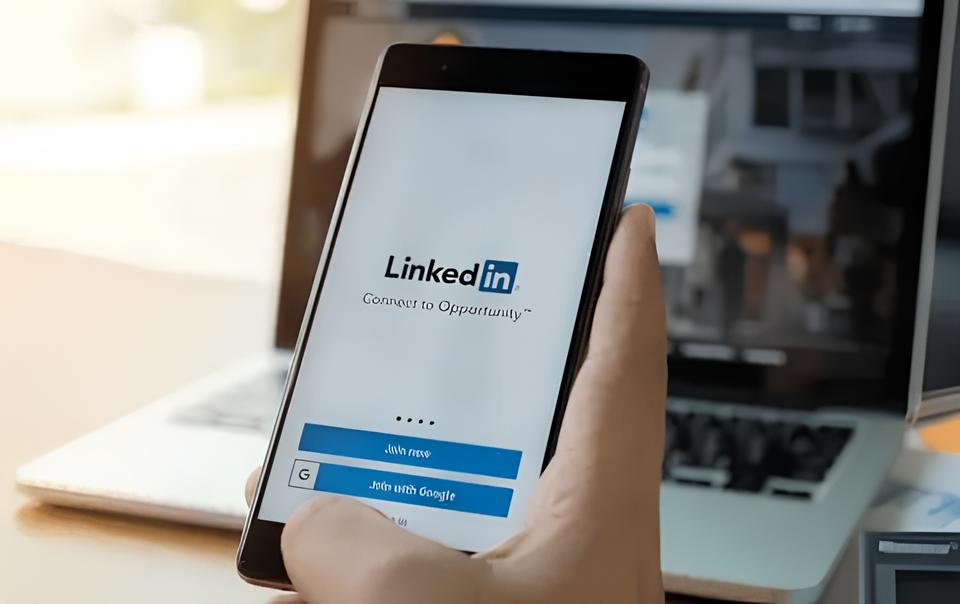 Como o LinkedIn Pode Transformar Sua Carreira: O Guia Definitivo para Encontrar o Emprego dos Seus Sonhos 1 Como o LinkedIn Pode Transformar Sua Carreira O Guia Definitivo para Encontrar o Emprego dos Seus Sonhos Como o LinkedIn Pode Transformar Sua Carreira: O Guia Definitivo para Encontrar o Emprego dos Seus Sonhos