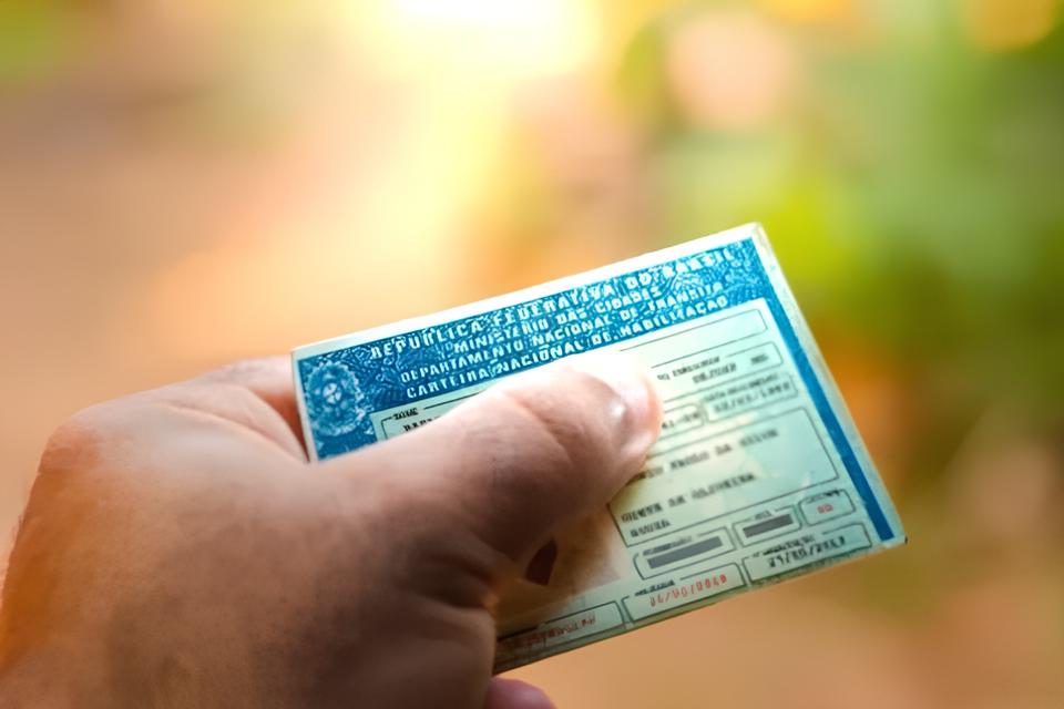 Como o Programa CNH Emprego na Pista Est Transformando Vidas e Redefinindo a Mobilidade no Brasil Como o Programa CNH Emprego na Pista Está Transformando Vidas e Redefinindo a Mobilidade no Brasil