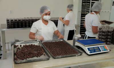 Como uma F brica de Chocolate na Amaz nia Est Transformando Vidas e Atraindo Turistas do Mundo Todo Como uma Fábrica de Chocolate na Amazônia Está Transformando Vidas e Atraindo Turistas do Mundo Todo