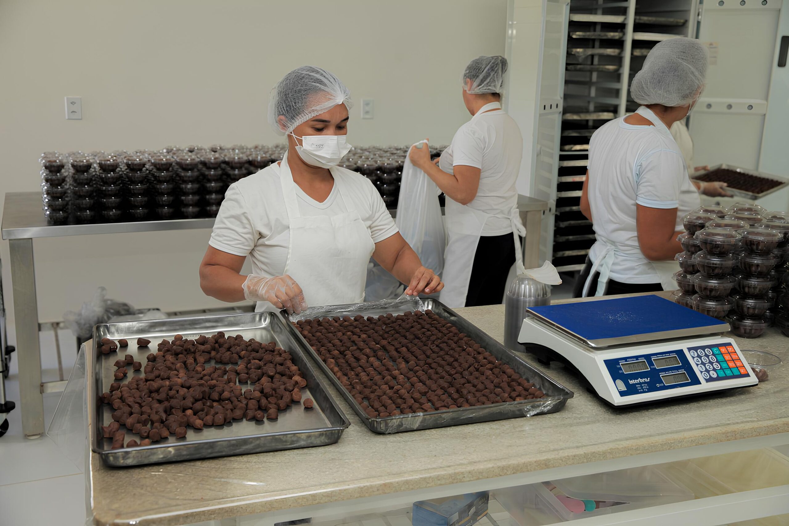 Como uma Fábrica de Chocolate na Amazônia Está Transformando Vidas e Atraindo Turistas do Mundo Todo 1 Como uma F brica de Chocolate na Amaz nia Est Transformando Vidas e Atraindo Turistas do Mundo Todo scaled Como uma Fábrica de Chocolate na Amazônia Está Transformando Vidas e Atraindo Turistas do Mundo Todo