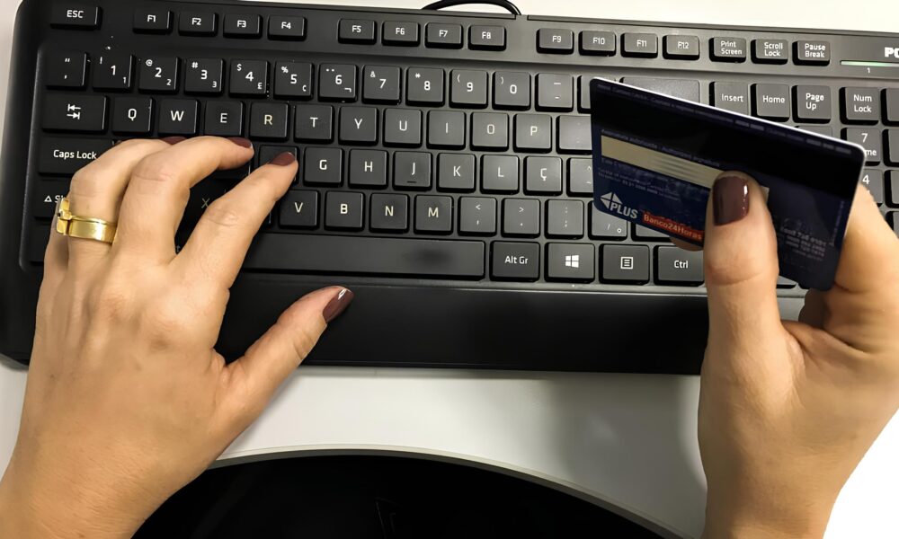 Domingos Fechados O Impacto da Nova Regra de Trabalho no Com rcio e Sua Repercuss o na Economia Domingos Fechados? O Impacto da Nova Regra de Trabalho no Comércio e Sua Repercussão na Economia