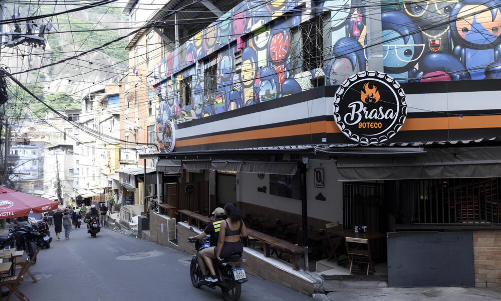 Ex Diretor da Americanas Abre Bar na Rocinha Como a Queda de um Gigante da Economia Revela Novos Caminhos no Brasil Ex-Diretor da Americanas Abre Bar na Rocinha: Como a Queda de um Gigante da Economia Revela Novos Caminhos no Brasil
