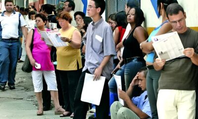 O Desemprego Silencioso Por Dentro da Crise de Longo Prazo no Brasil O Desemprego Silencioso: Por Dentro da Crise de Longo Prazo no Brasil