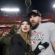 Quando o Futebol Americano Encontra a M sica Pop A Hist ria de Travis Kelce e Taylor Swift Quando o Futebol Americano Encontra a Música Pop: A História de Travis Kelce e Taylor Swift