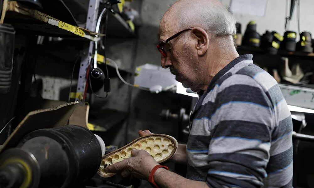 Trabalho em Transforma o Como Profiss es Tradicionais Est o se Reinventando no Brasil de 2025 Trabalho em Transformação: Como Profissões Tradicionais Estão se Reinventando no Brasil de 2025