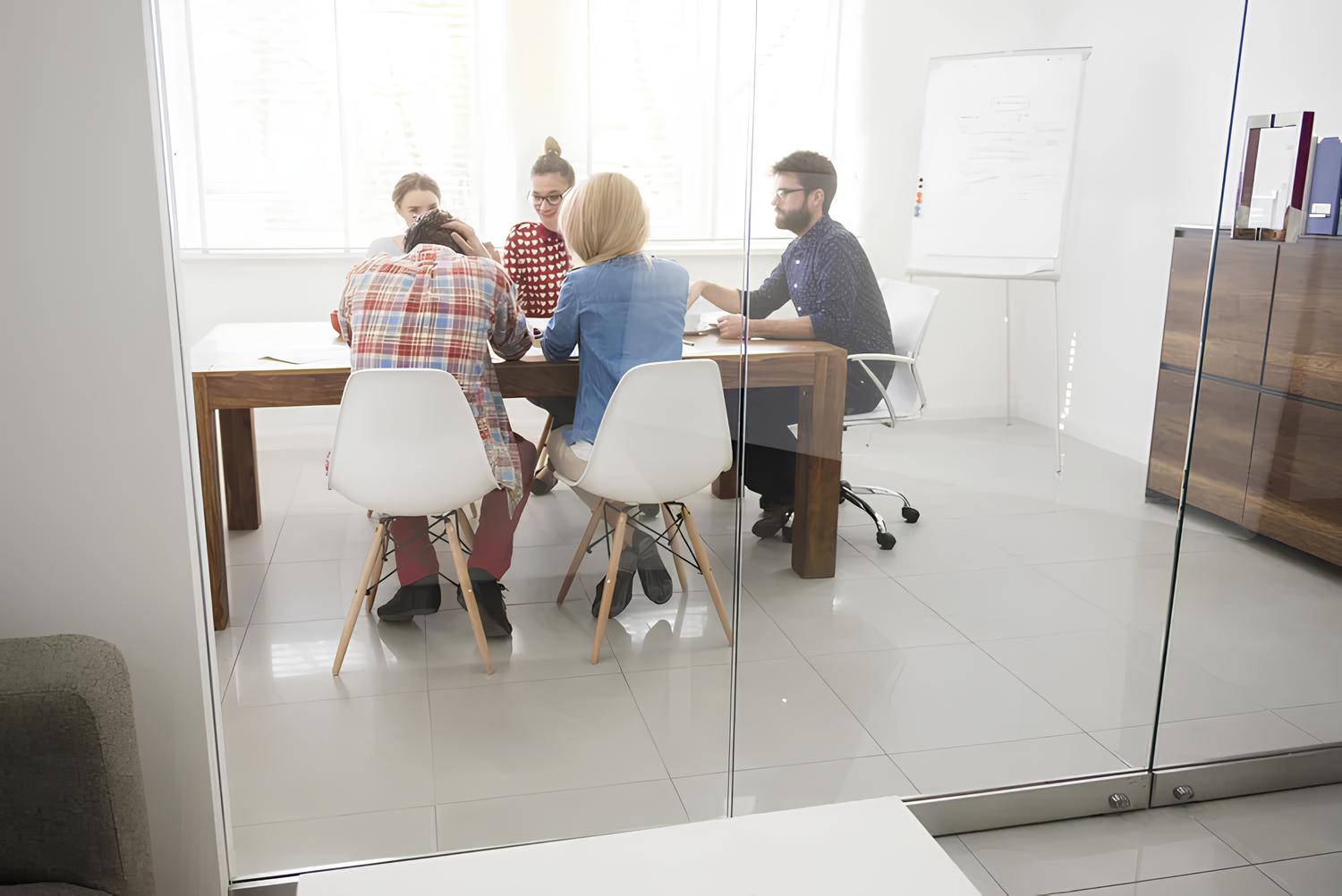 1 em Cada 4 Jovens Leva os Pais para Entrevistas de Emprego: O Fenômeno que Está Redefinindo o Futuro do Trabalho 1 1 em Cada 4 Jovens Leva os Pais para Entrevistas de Emprego O Fen meno que Est Redefinindo o Futuro do Trabalho 1 em Cada 4 Jovens Leva os Pais para Entrevistas de Emprego: O Fenômeno que Está Redefinindo o Futuro do Trabalho