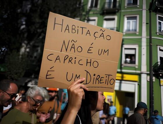 A Crise Habitacional em Portugal: Promessas Quebradas e o Grito por Justiça Urbana 2 A Crise Habitacional em Portugal Promessas Quebradas e o Grito por Justi a Urbana A Crise Habitacional em Portugal: Promessas Quebradas e o Grito por Justiça Urbana
