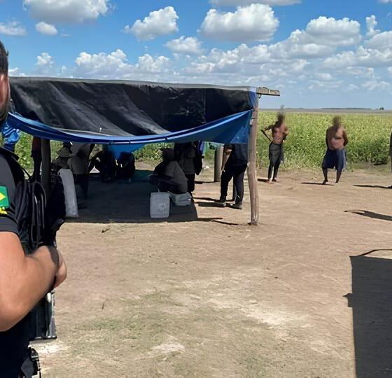 A Verdadeira Face da Escravidão no Século 21: Como 57 Vidas Foram Resgatadas das Sombras do Trabalho Forçado na Bahia 2 A Verdadeira Face da Escravid o no S culo 21 Como 57 Vidas Foram Resgatadas das Sombras do Trabalho For ado na Bahia A Verdadeira Face da Escravidão no Século 21: Como 57 Vidas Foram Resgatadas das Sombras do Trabalho Forçado na Bahia