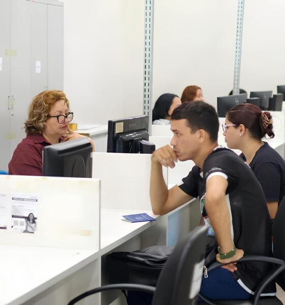 Amazonas em Movimento: 292 Vagas de Emprego Oferecem Portas Abertas para o Futuro 2 Amazonas em Movimento 292 Vagas de Emprego Oferecem Portas Abertas para o Futuro Amazonas em Movimento: 292 Vagas de Emprego Oferecem Portas Abertas para o Futuro