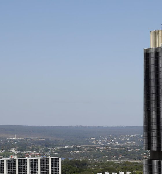 Brasil Sobe no Ranking Global de Competitividade, mas Permanece à Beira do Abismo: Por Que a Melhoria Não é Suficiente? 2 Brasil Sobe no Ranking Global de Competitividade mas Permanece Beira do Abismo Por Que a Melhoria N o Suficiente Brasil Sobe no Ranking Global de Competitividade, mas Permanece à Beira do Abismo: Por Que a Melhoria Não é Suficiente?